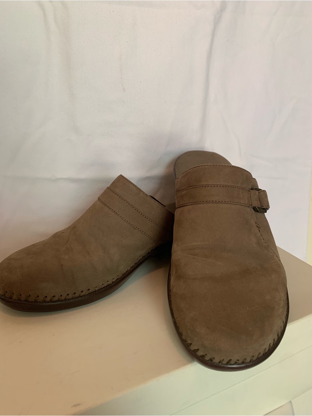 Easy Spirit True Spirit Tan Suede Leather Clogs Mules Buckle Slip On Shoes Sz 8M
